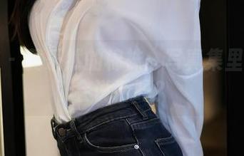 秀人网 – 黄乐然的棉袜：写真集里的袜子会说话吗？