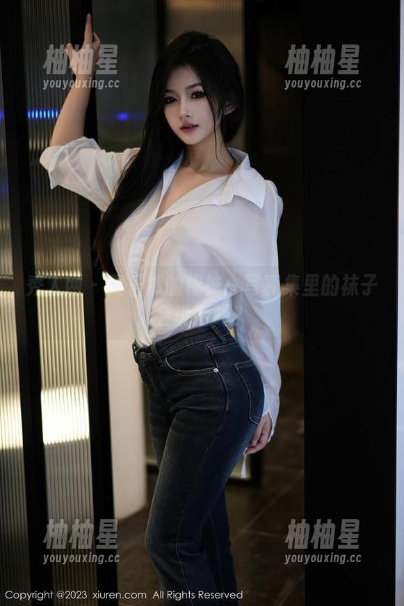 秀人网 - 黄乐然的棉袜：写真集里的袜子会说话吗？