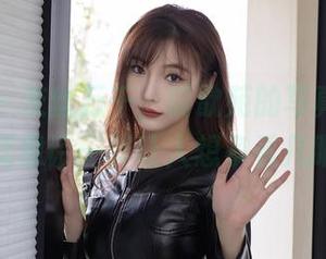 秀人网 – 灰丝万千，黄歆苑的写真集分享就像诗一样让人想多看几眼