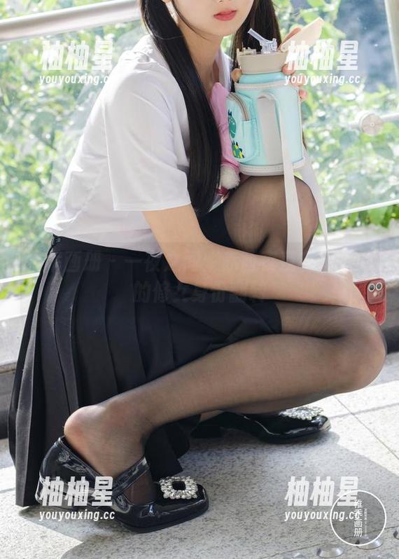 稚乖画册 - 一夜之间：赤西夜夜在图库中的修女身份翻转