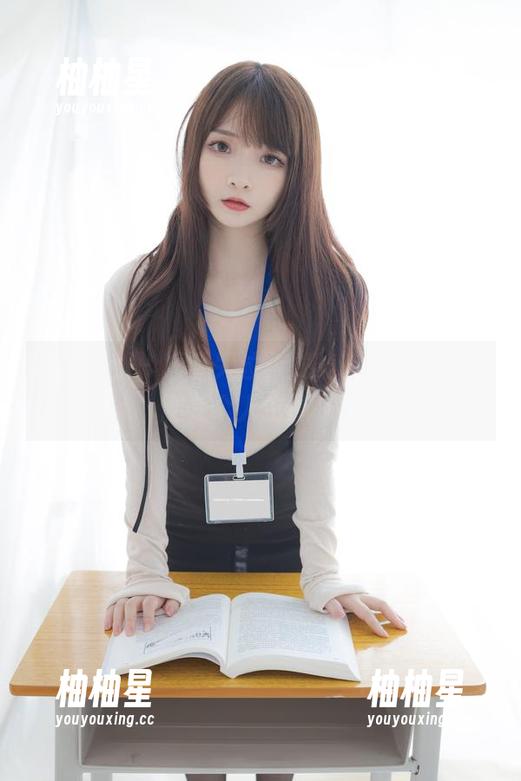 紧急企划-龙崎聆音 紧急企划 - 短腿哭泣,龙崎聆音的私拍长腿是个人生赢家!