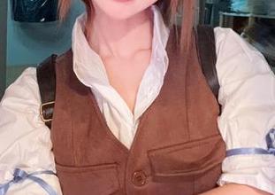 莱莎琳·斯托特的精美高清作品，紫氯氯的影像似乎在呢喃：不妨再看一眼？