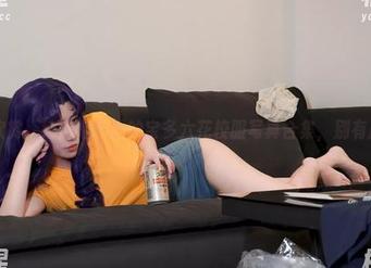 安静欣赏，绞肉姬和她的宝多六花校服写真合集，别有风味！