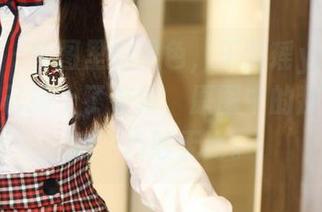 美媛馆 – 套图里的黑色，王馨瑶yanni好像把自己披上了夜幕，原图中的那种朦胧感，巧妙无比。