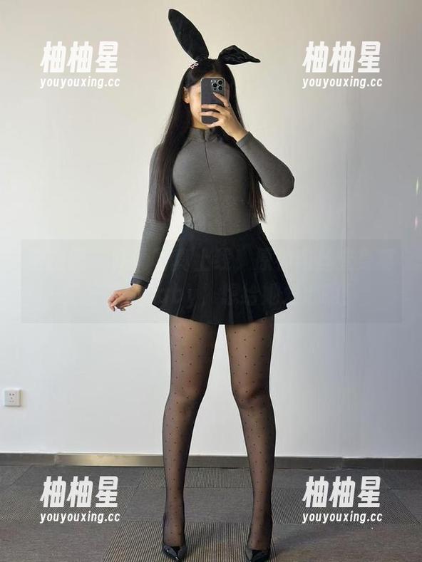 美邵女Baby 微密圈 - 高清写真上线,原神肉丝变身真实美邵女Baby,想给她爱心啊!