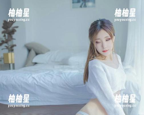 翎柒菜菜 婷婷玉立又柔软如丝,翎柒菜菜最新的睡衣美图给我难以言喻的暖意。