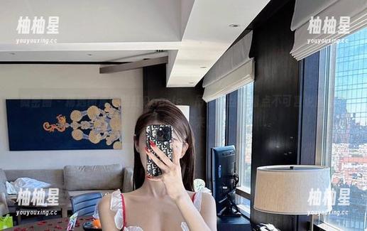 微密圈 - 精选图库的脸红Dearie，吊带黑丝带着点不可言说的诱惑，停不下来。
