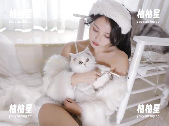 从苏嫣嫣阿姨的私房黑丝中，寻找那一抹不经意