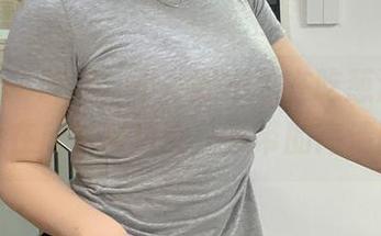 微密圈 – 胖虎：不，我不是在吃葱油饼er，只是在欣赏黑白女仆吊带的高清图包！