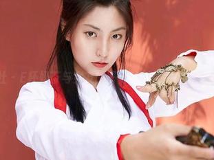 蜜桃社 – E杯奶茶与女友的干杯时刻，图库里找乐子！