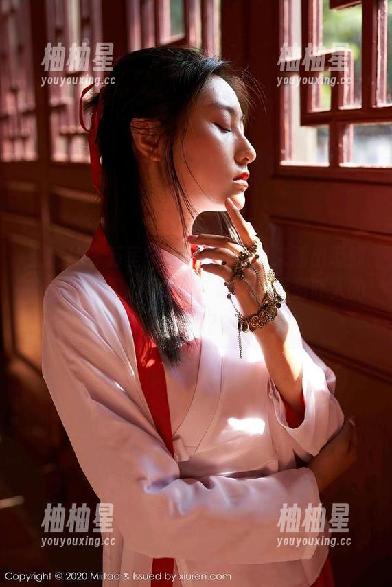 蜜桃社-沐子熙V 蜜桃社 - 万圣节,让沐子熙V来画出恐怖的鬼怪写真,图集里,谁才是“最吓人的”呢?