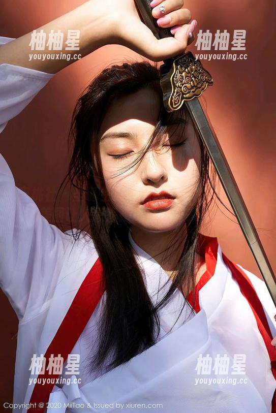 蜜桃社-真希 蜜桃社 - 圣诞主题也能这么玩!真希的高清美图让人想直接把她搬进家里过节。