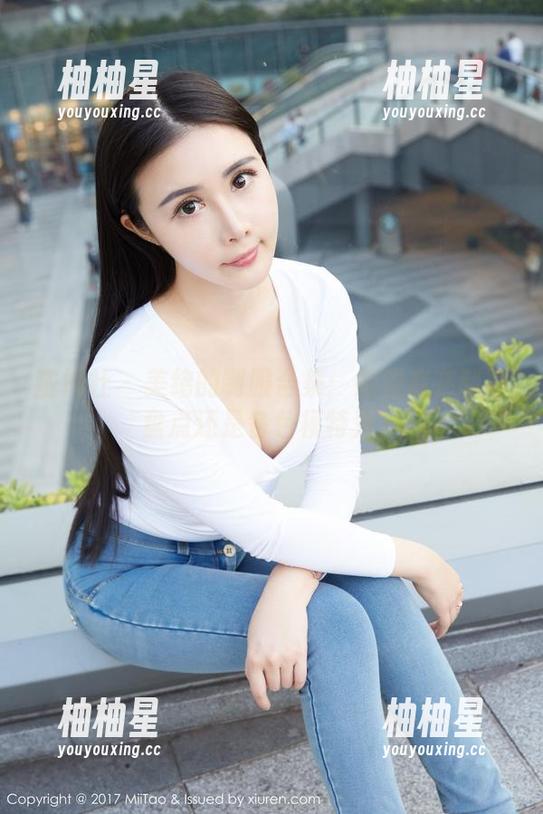 蜜桃社-美绪 蜜桃社 - 美绪的制服合集:她到底在制服盘点还是各色模特秀?