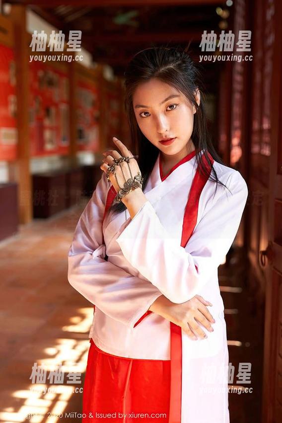 蜜桃社-陆萱萱Cecilia 蜜桃社 - 陆萱萱Cecilia的腿让人不淡定,全套图包,想不窒息都难。