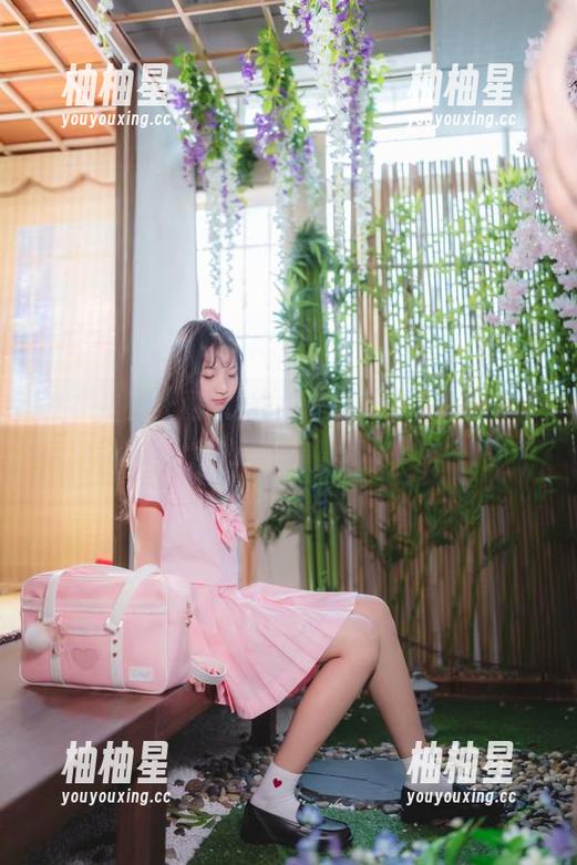 西瓜少女 内衣作品?西瓜少女却把它玩得像水果沙拉一样,怪有意思的。