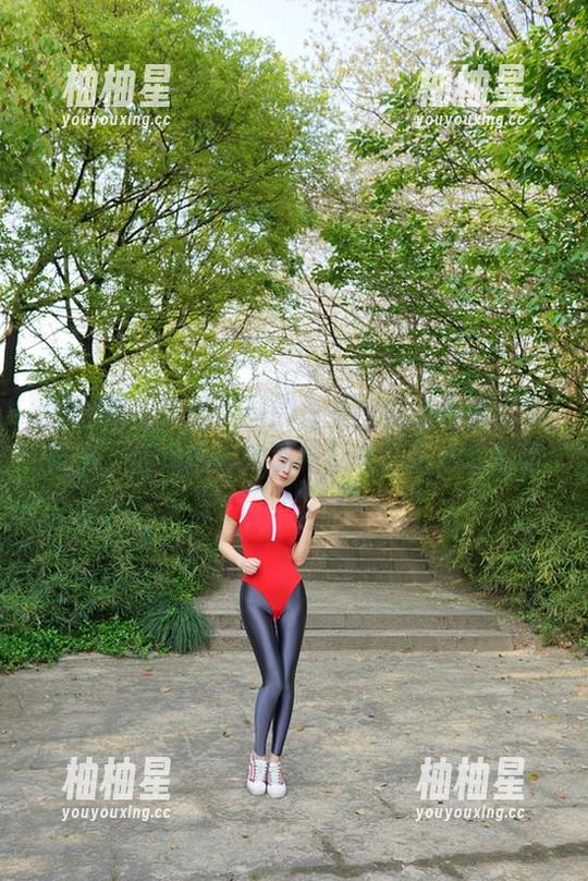辣妈女神 微密圈 - 辣妈女神的兔女郎造型在高清图库中,无法拒绝她那种更像是艺术的身影