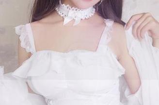 更新了过期米线线喵的少女写真，我盯着这些照片快要出神了。