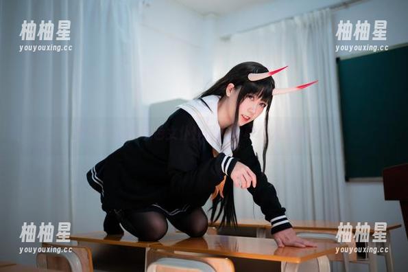 里见年一 里见年一的粉色女仆作品,写真让人脑洞大开