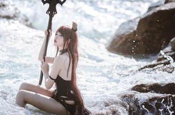 在阿薰kaOri的黑兽精灵浪漫中骑行，我的私房美图梦想驶向另一岸。