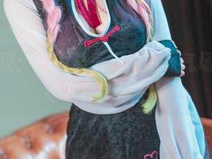 精选展现：韩国孙乐乐的网袜气场，别人的老师我做主！