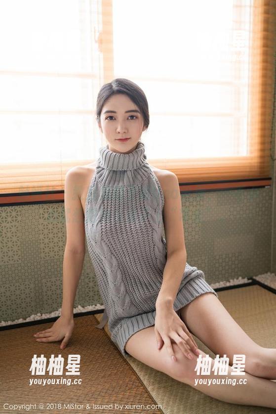 魅妍社 - 教室里的于姬Una全集，一不小心就想把她从桌子上“带走”。