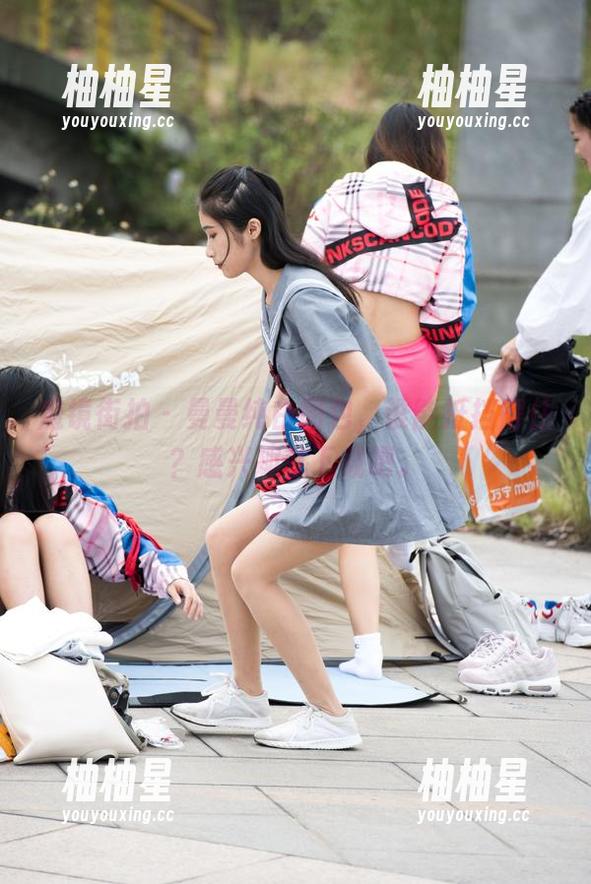 魔镜街拍-曼曼 魔镜街拍 - 曼曼纯白图包,谁能抵挡得住?感兴趣就下载吧。