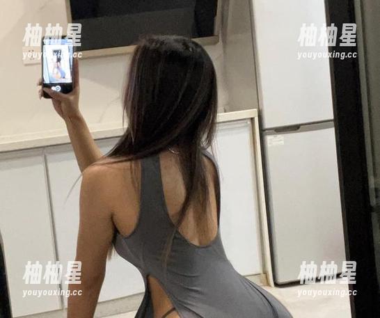 黑饱宝 微密圈 - 在黑饱宝的皮衣写真里,定制似乎成了流动的调调